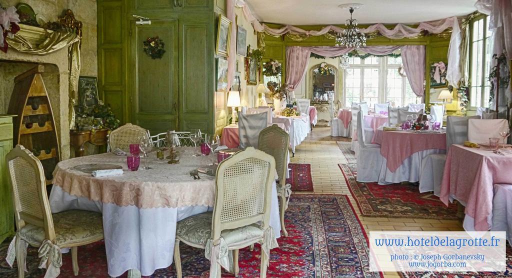 Hotel De La Grotte Монтіньяк Екстер'єр фото
