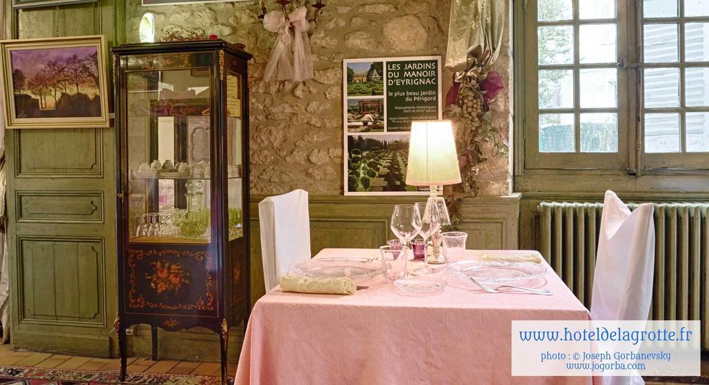 Hotel De La Grotte Монтіньяк Екстер'єр фото
