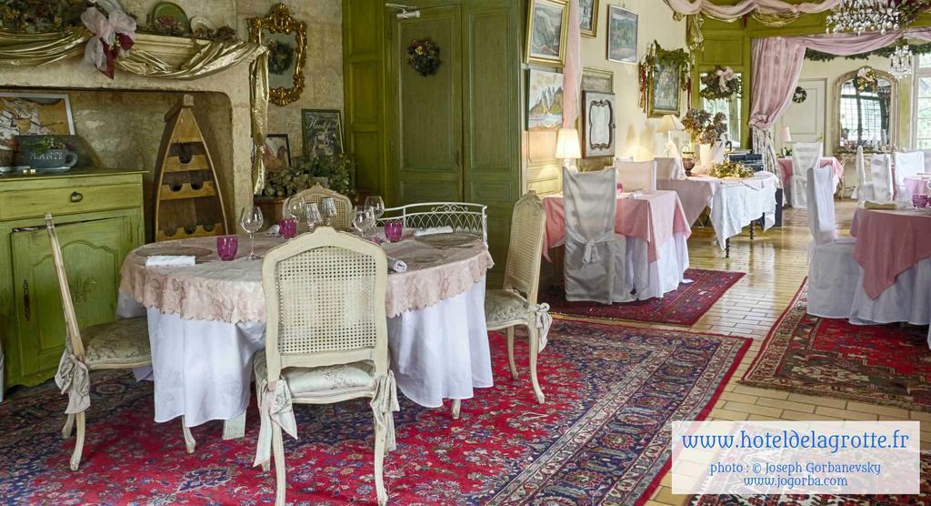 Hotel De La Grotte Монтіньяк Екстер'єр фото