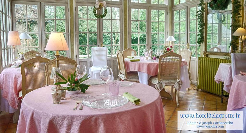 Hotel De La Grotte Монтіньяк Екстер'єр фото