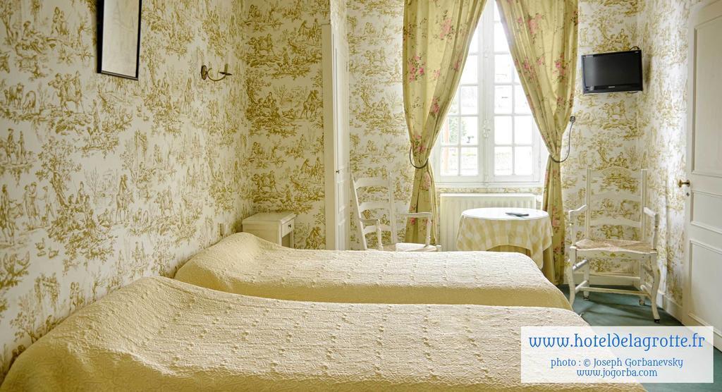 Hotel De La Grotte Монтіньяк Номер фото