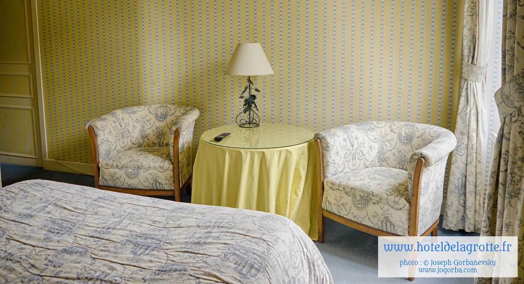 Hotel De La Grotte Монтіньяк Екстер'єр фото